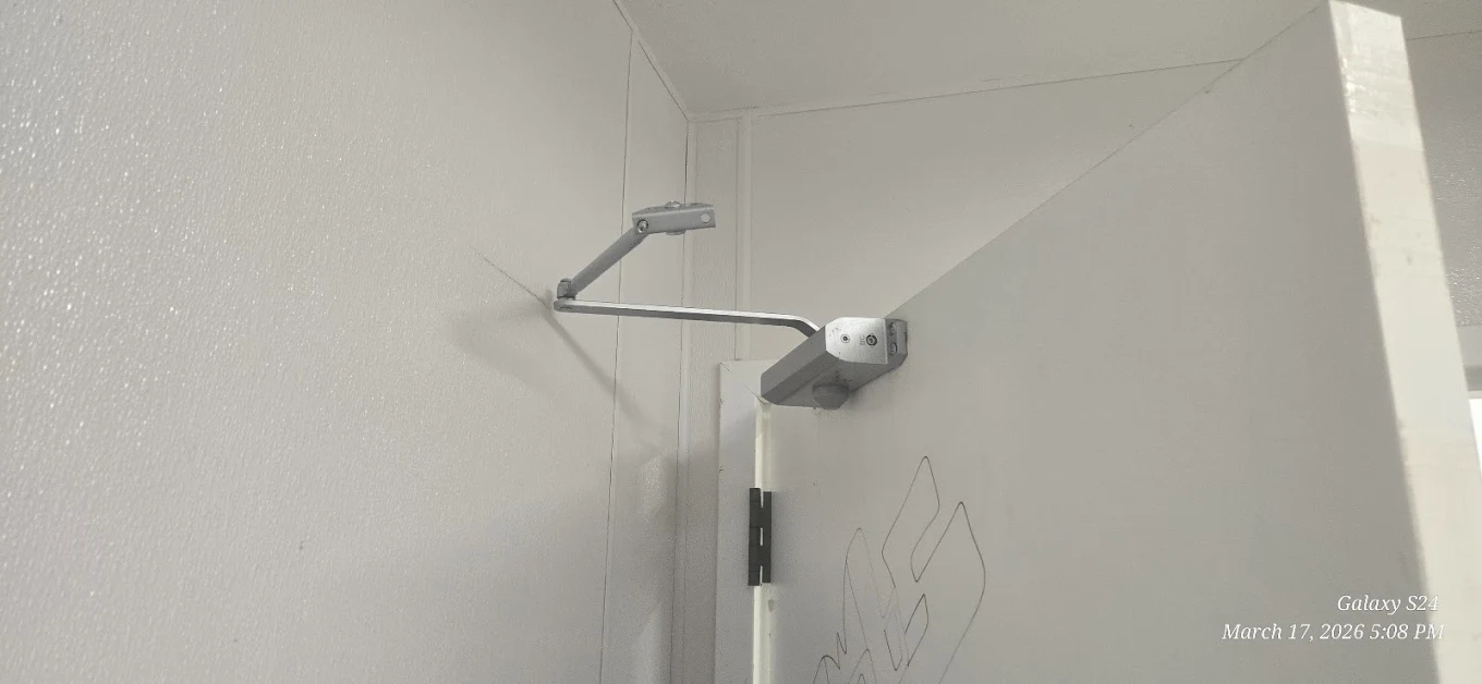 Commercial door closer